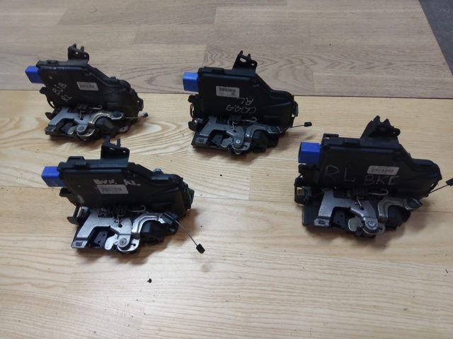 Замок задньої двері, лівої 7L0839015 VAG