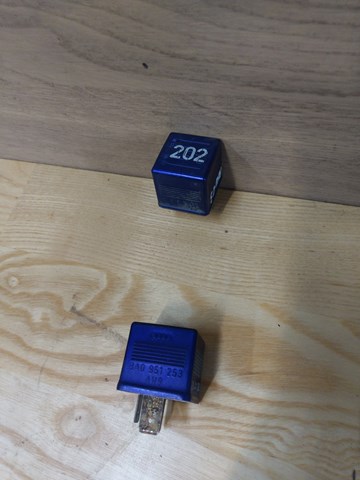 Реле свічок накалу 8A0951253 VAG