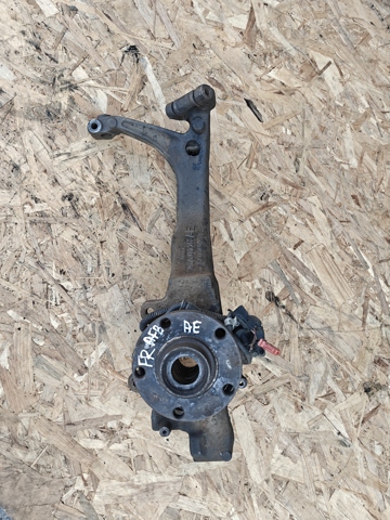 Вісь передня і поворотні кулаки 8D0407258AE VAG
