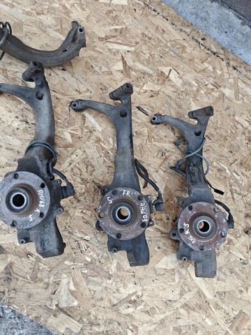 Цапфа поворотного кулака 8D0407258S VAG