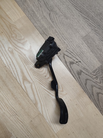 Підаль газу 8D2721523F VAG