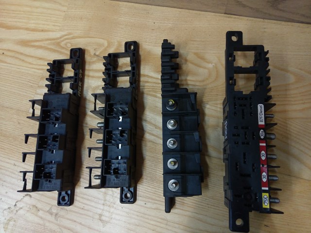 Коробка запобіжників 8L0941822 VAG