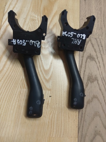 Перемикач підрульовий, правий 8L0953503A VAG