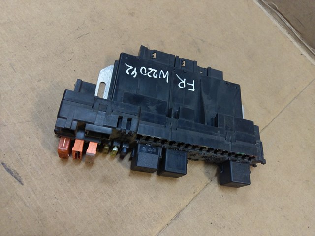 Коробка запобіжників A0325458332 MERCEDES