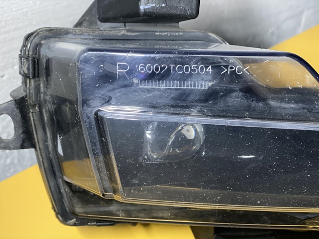 Фара протитуманна, права 107739600C Tesla Model