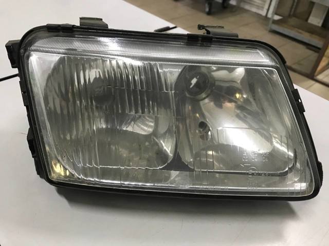 Права блок фара 96303600 VAG