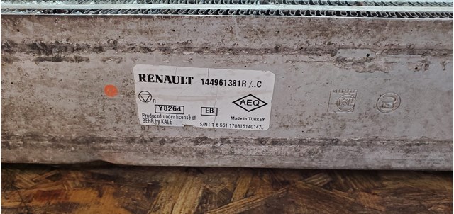 Охолоджувач наддувочного повітря 144961381R RENAULT