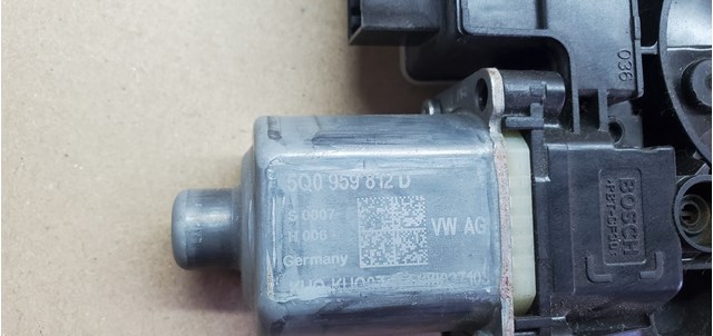 Моторчик склопідйомника двері задніх, правих 5Q0959812D VAG