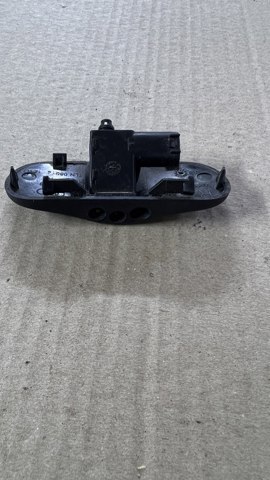 Форсунка омивача скла лобового, права 4G0955988 VAG