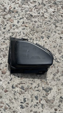 Заглушка бампера буксирувального гака, передні праві 51117464272 BMW