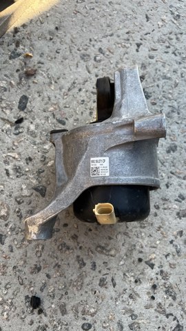 Ліва подушка двигуна 8W0199371CP VAG
