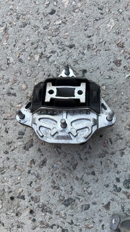 Опора кпп 8W0399156 VAG