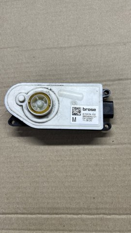 Привід (моторчик) жалюзі радіатора 9854640 BMW