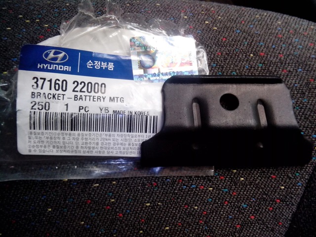 Кріплення / підставка акумулятора 3716022000 HYUNDAI