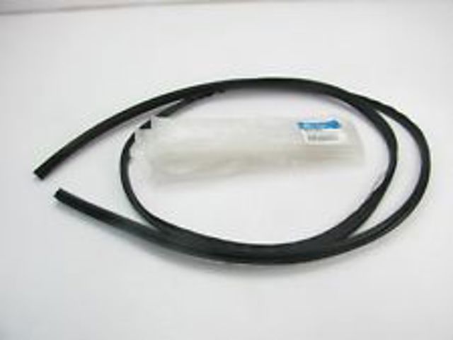 Молдинг лобового скла Hyundai Santa Fe 2