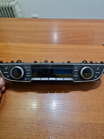 Блок управління кондиціонером 4M0820043AB VAG