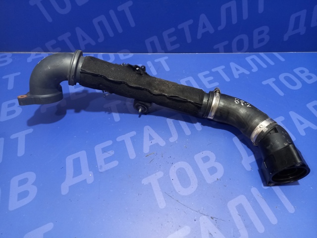 Патрубок повітряний, вхід в турбіну (наддув) 04L145762CC VAG