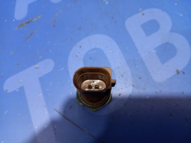 Датчик тиску масла двигуна 04L919081B VAG