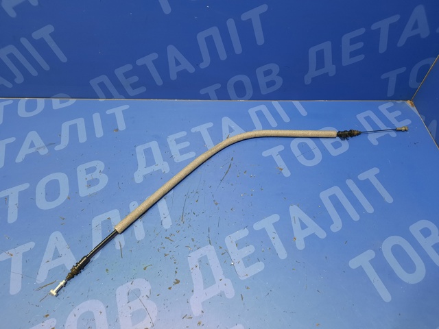 Трос замка дверей передніх 11A837017A VAG