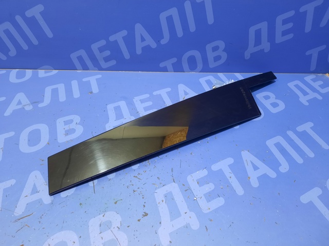 Накладка передніх дверей, правих, вертикальна 11A837902B041 VAG