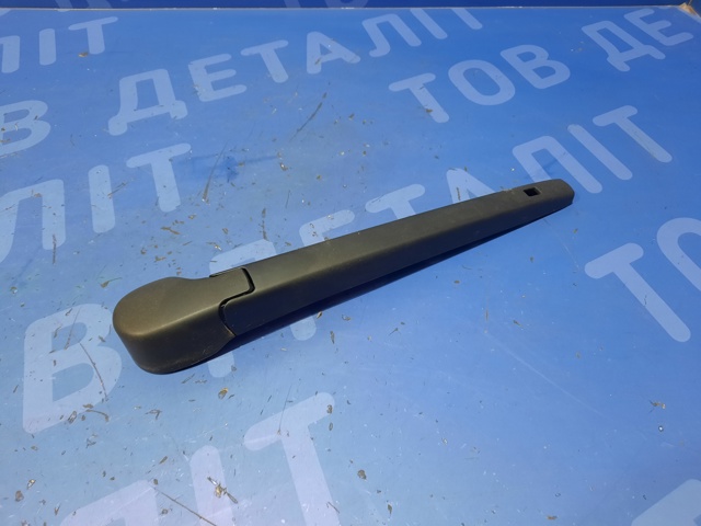Важіль-поводок склоочисника заднього скла 11A955707A9B9 VAG