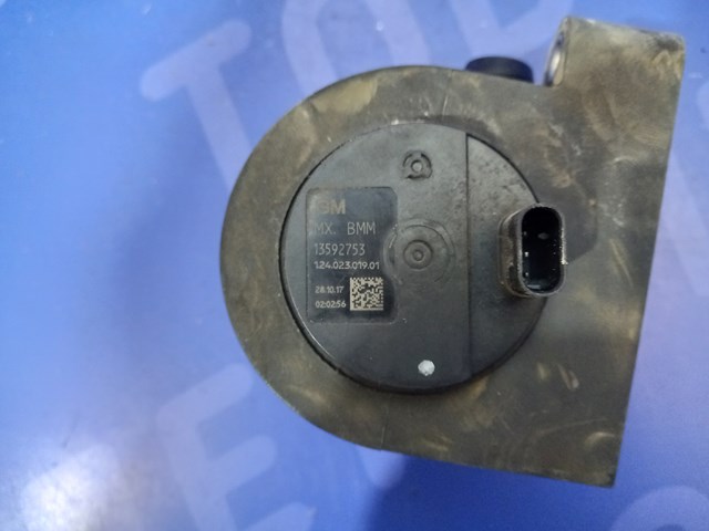 Водяний насос 13592753 GM