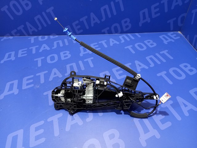 Тримач зовнішньої ручки дверей, передньої правої 13598452 GM