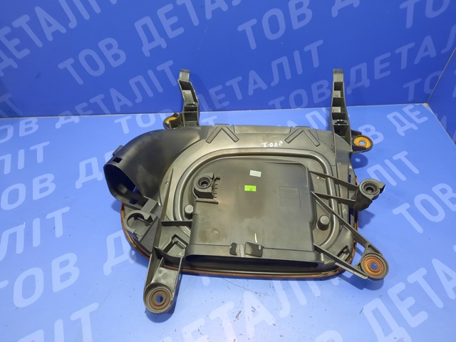 Патрубок повітряний, вихід повітряного фільтра 13717812061 BMW
