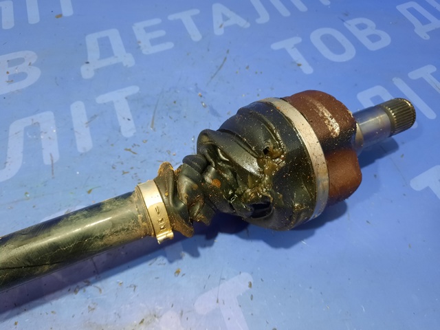 Піввісь задня, права 1EA501204F VAG