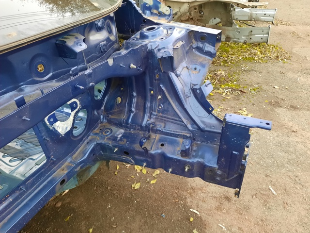 Чверть передня ліва 1EA803109 VAG