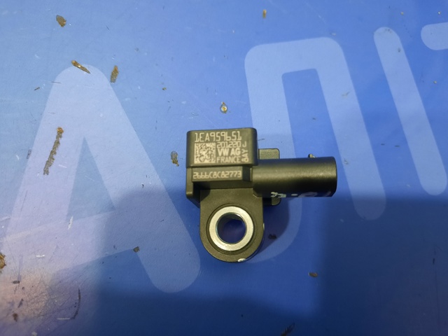 Датчик Ейрбег передній 1EA959651 VAG