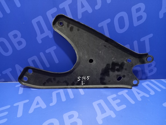 Кронштейн передньої балки 20107FL010 SUBARU