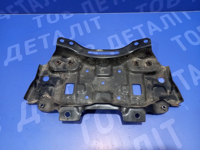 Кронштейн передньої балки 20107FL020 SUBARU