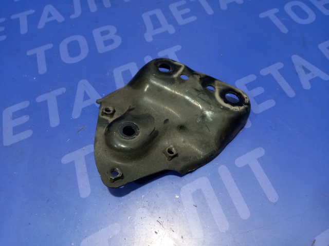 Кронштейн передньої балки 20216FL030 SUBARU