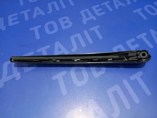Важіль-поводок двірника заднього скла 22894224 GM