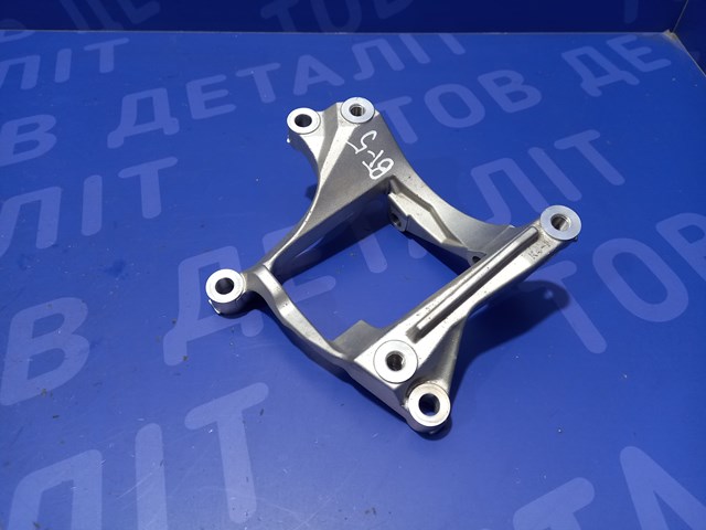 Кронштейн компресора кондиціонера 23950AA160 SUBARU