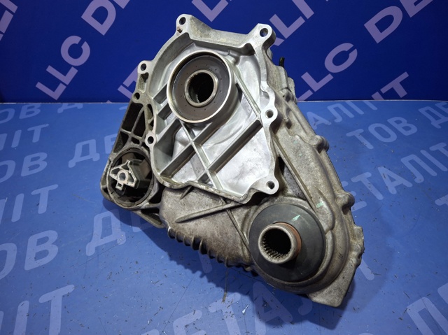 Коробка роздавальна 27108697972 BMW