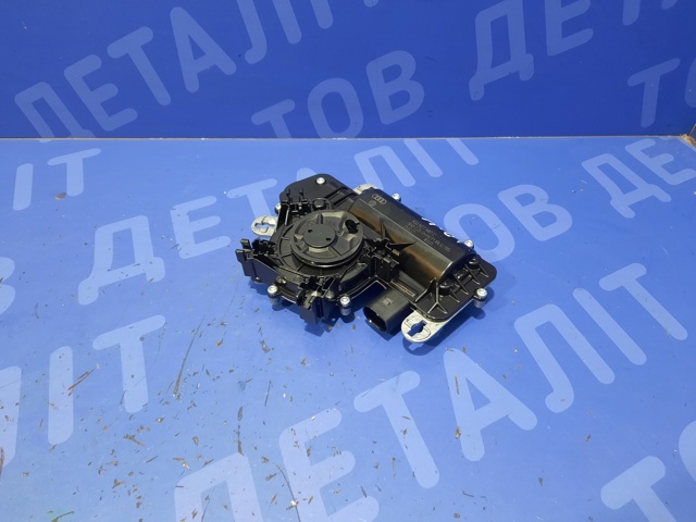 Мотор-привід відкр/закр. замку багажника (3/5-х дв.) 3G0827887C VAG