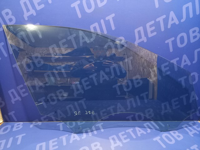 Скло передньої правої двері 3G0845202 VAG