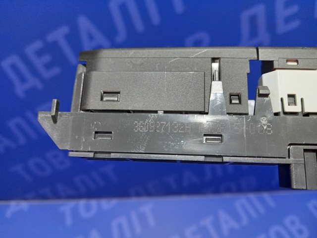 Кнопка включення аварійного сигналу 3G0927132AWHS VAG