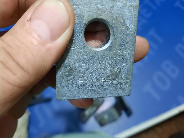 Завіса дверей передных лівих 41517176847 BMW