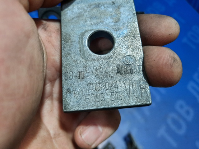 Завіса дверей передніх правих 41517176848 BMW