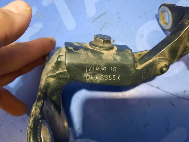 Петля заднього борта 41627170918 BMW