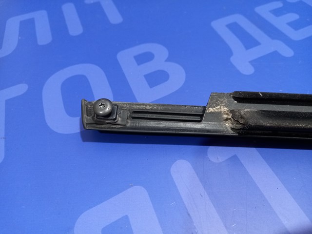 Молдинг опускного скла нижній, двері задньої, лівої 42469791 GM
