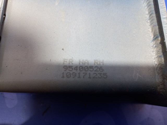 Кронштейн підсилювача переднього бампера 42551577 GM