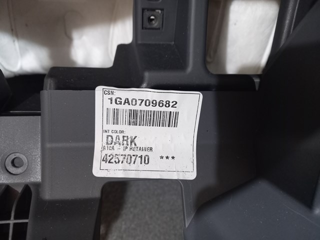 Передня панель 42570716 GM