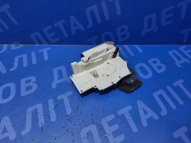 Замок задніх дверей, правих 4K0839016AA VAG