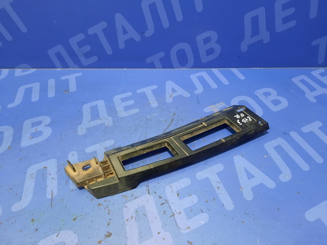 Кронштейн бампера переднього, правий 51127226938 BMW