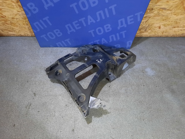Кронштейн бампера заднього, зовнішній лівий 51127227757 BMW