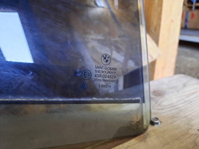 Вікно задніх дверей 51357137024 BMW